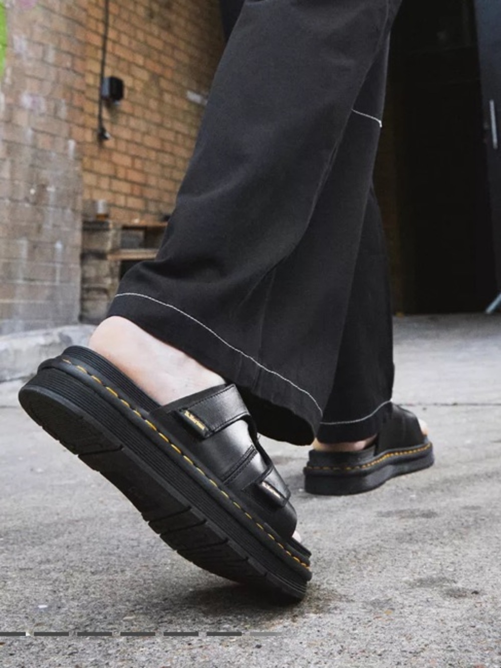 New Dr. Martens Sandals Size 8 Black Smooth Leather Daxton Slides Docs Boho Fall